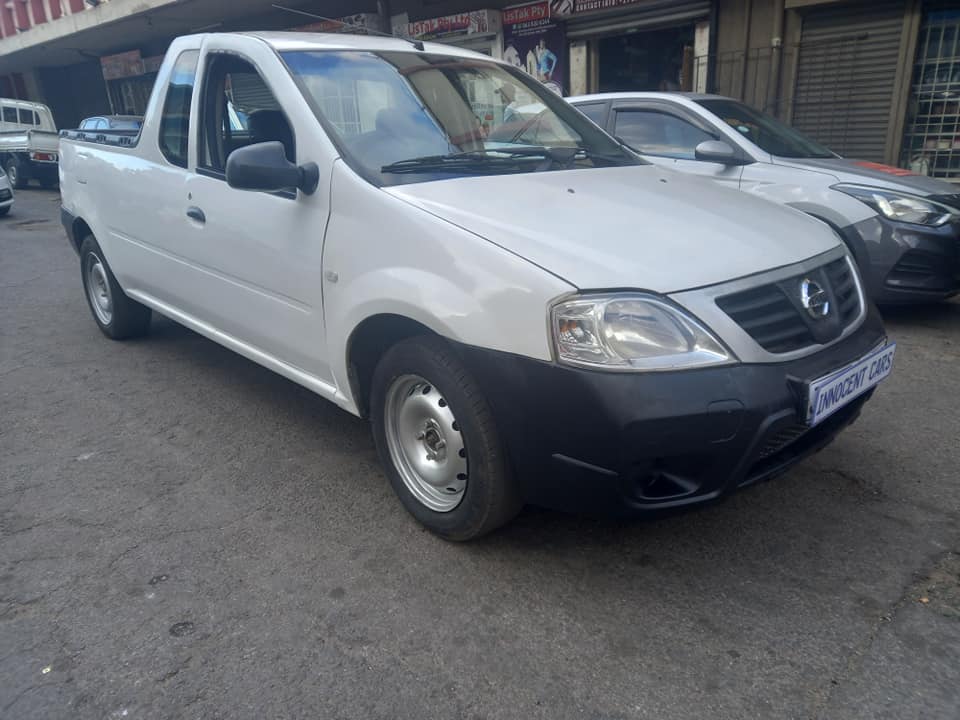 2017 NP200 1.6 PETROL, MANUAL TRANSMISSION, WHITE COLOUR, MILEAGE 87000KM