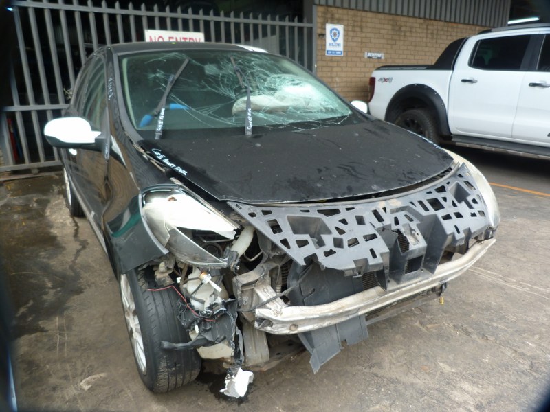 Renault Clio II 1.6 16V Manual Black - 2011 STRIPPING FOR SPARES - Private Seller Renault Clio II 1.6 16V Manual Black - 2011 STRIPPING FOR SPARES - Private Seller