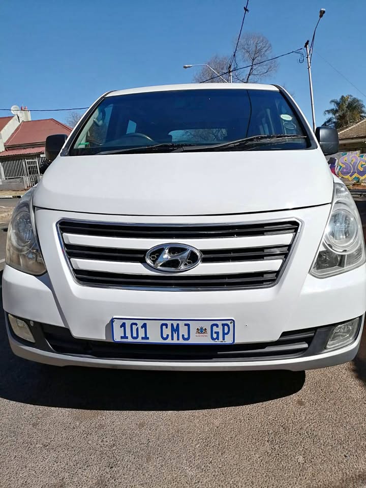 2016 HYUNDAI H1 BUS 2.5 DIESEL AUTOMATIC TRANSMISSION IN EXCELLENT CONDITION 2016 HYUNDAI H1 BUS 2.5 DIESEL AUTOMATIC TRANSMISSION IN EXCELLENT CONDITION