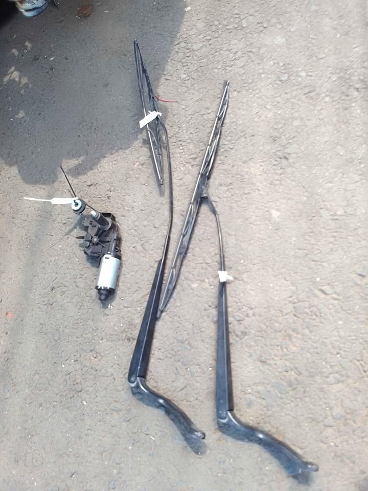 2005 ford fiesta wiper arms and back motor - Private Seller 2005 ford fiesta wiper arms and back motor - Private Seller