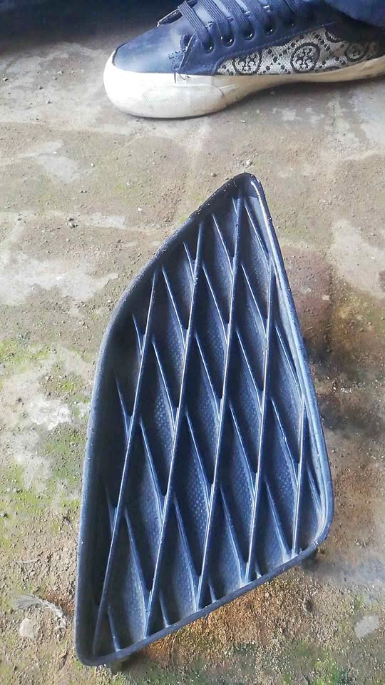 TOYOTA COROLLA 2010 RIGHT SIDE GRILL FOR SALE - Private Seller TOYOTA COROLLA 2010 RIGHT SIDE GRILL FOR SALE - Private Seller