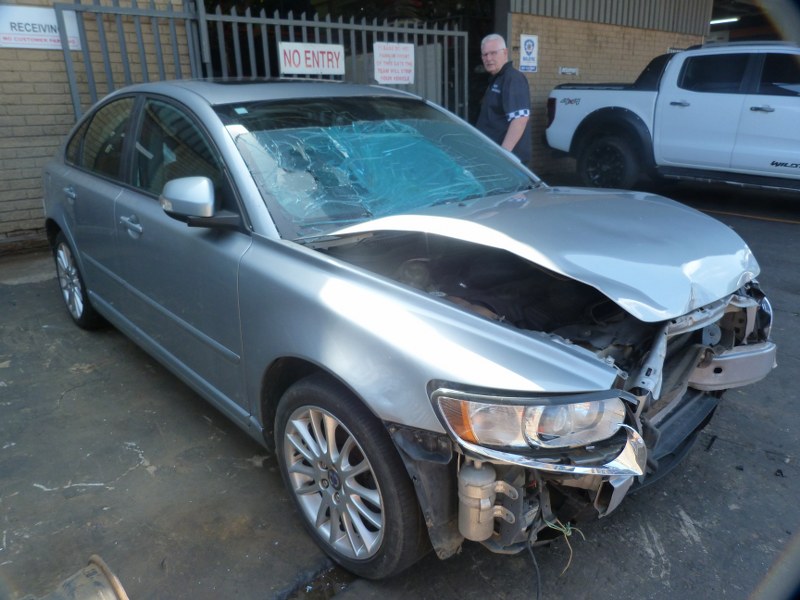 Volvo S40 T5 Manual Silver - 2010 STRIPPING FOR SPARES - Private Seller