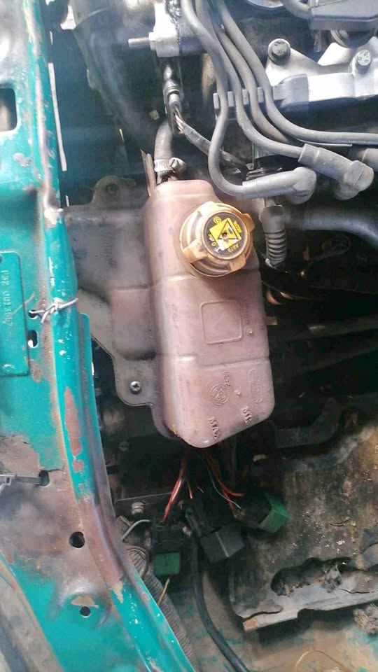 Fiat palio/Sienna radiator water bottle - Private Seller Fiat palio/Sienna radiator water bottle - Private Seller