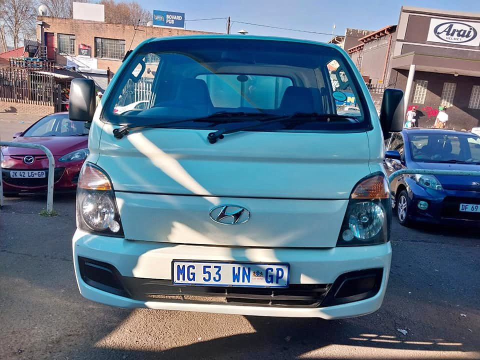 2017 HYUNDAI H100 2.6 115 000KM WHITE COLOR MANUEL DIESEL