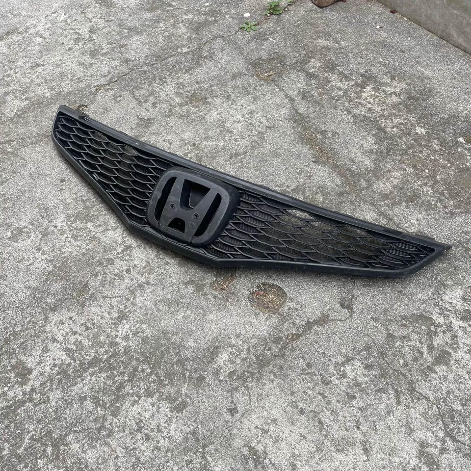 Honda Jazz Main Grill - Private Seller Honda Jazz Main Grill - Private Seller