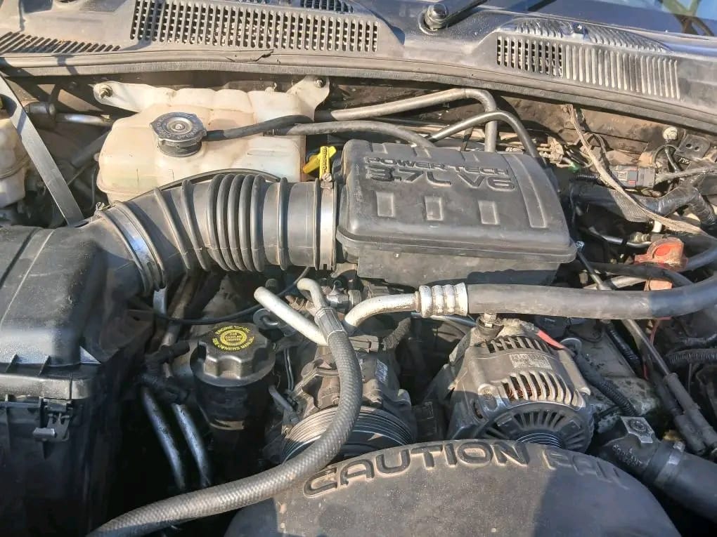 Jeep Cherokee 3.7 V6 ekg stripping for parts - Private Seller