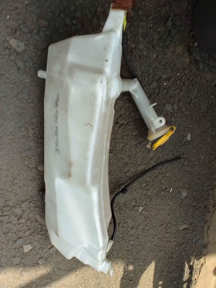 2016 Isuzu KB250 washer bottle - Private Seller