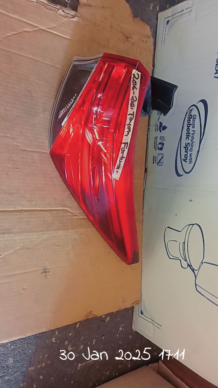 2016 / 2021 toyota taillight - Private Seller