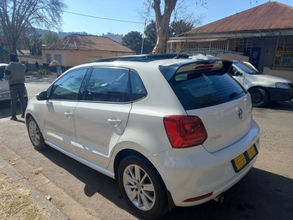2017 Polo Tsi 1.2 Manual, Petrol, White, Sunroof, Leather seat, Spere key, 76000kms
