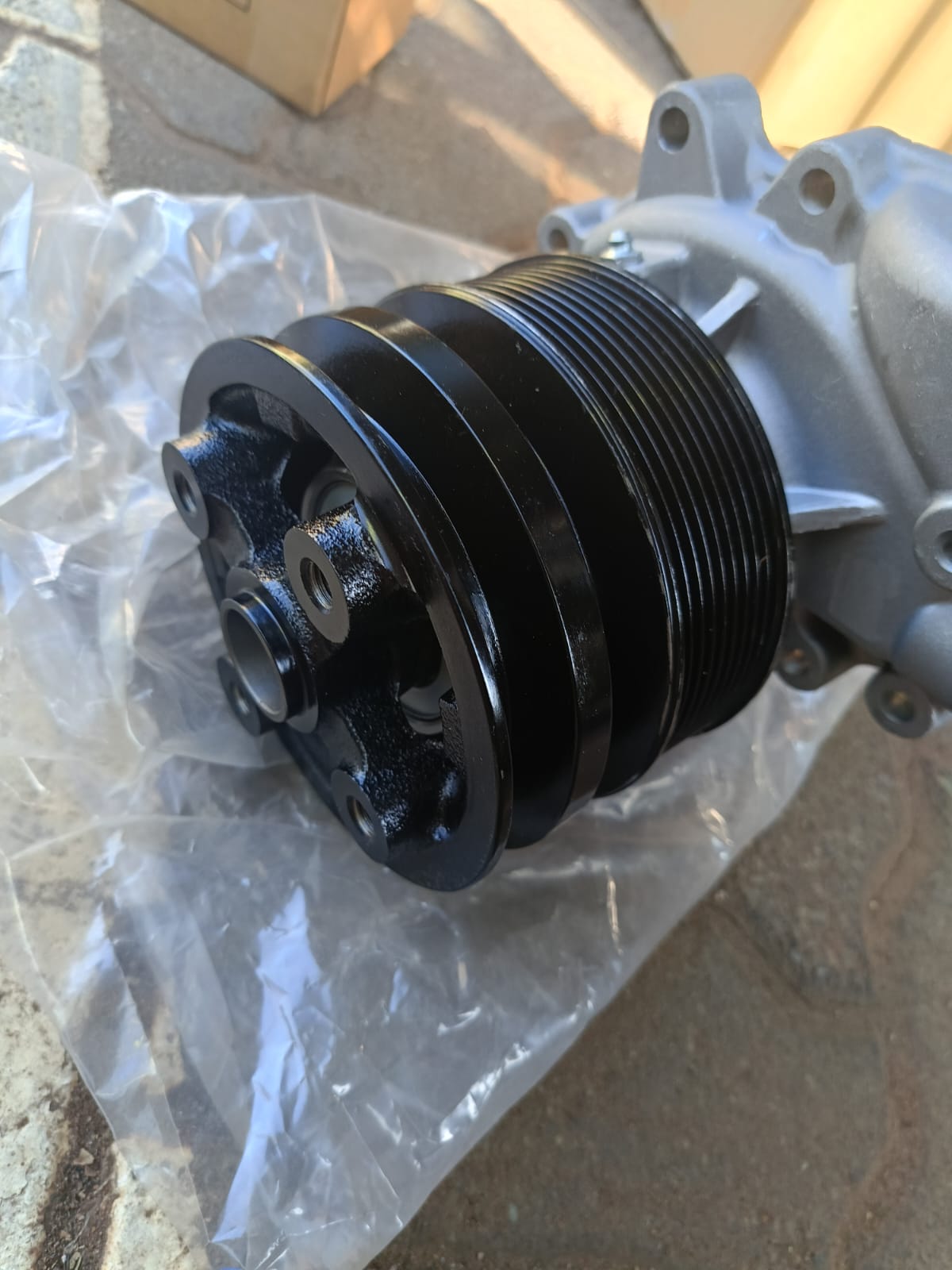 2015 Isuzu 6 HK1 waterpump - Private Seller 2015 Isuzu 6 HK1 waterpump - Private Seller