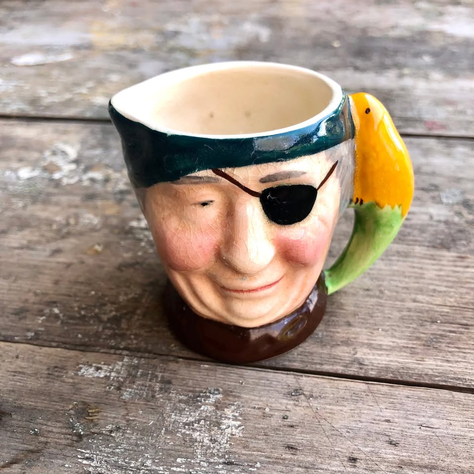 When Pirates Meet Dickens – Vintage Charm in Every Curve
