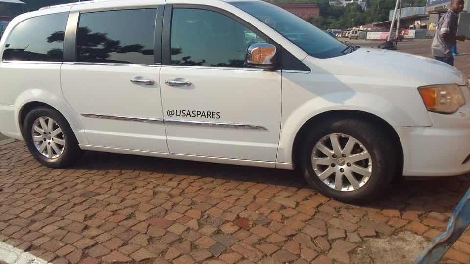 2014 CHRYSLER GRAND VOYAGER 2.8 STRIPPING FOR ENGINE PARTS CONTACT: OLOFF - - Private Seller