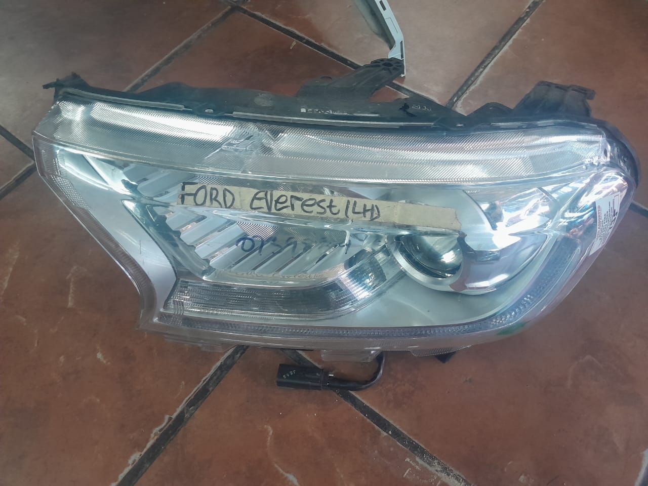 Ford Everest Headlight leftside - Private Seller