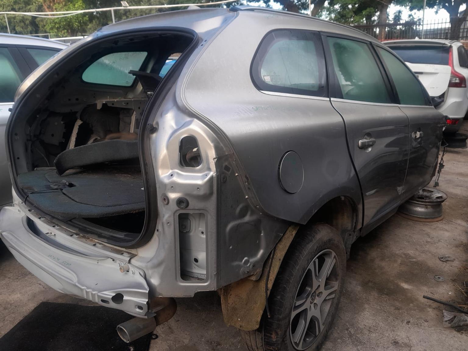 2015 VOLVO S60 T5 2.0 TURBO PREMIER AUTO PETROL FOR STRIPPING - Private Seller 2015 VOLVO S60 T5 2.0 TURBO PREMIER AUTO PETROL FOR STRIPPING - Private Seller