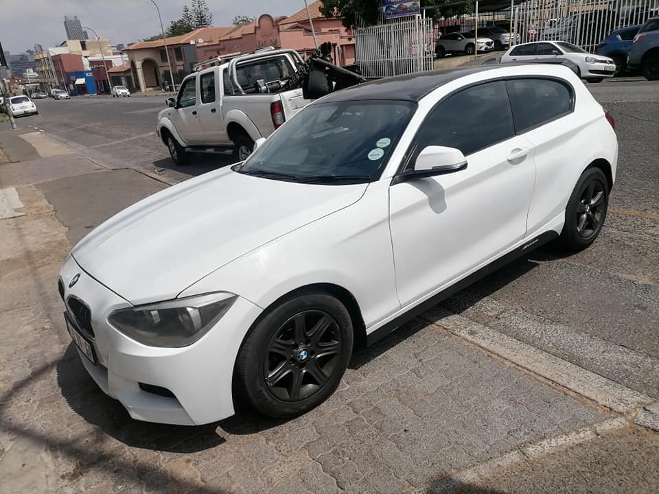 2013 BMW i18 F20 Automatic Hatchback with a leather seat