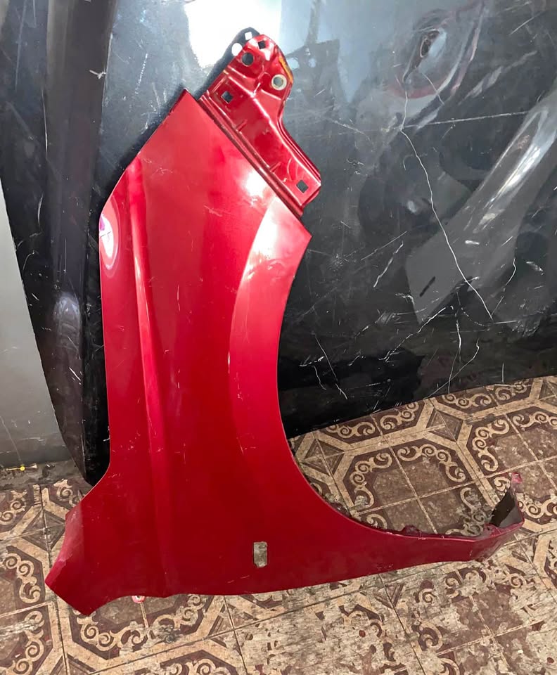 Honda Amaze fender Rightside - Private Seller Honda Amaze fender Rightside - Private Seller