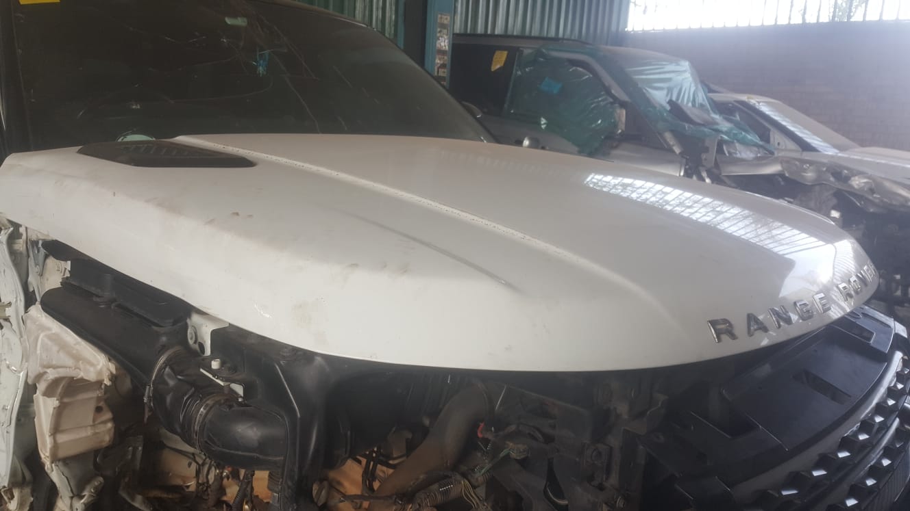 2016 Range Rover Sport 3.0l SDV6 SE Bonnet - White in colour