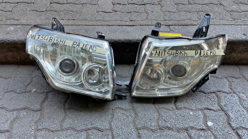 Mitsubishi Pajero Xenon headlights - Private Seller Mitsubishi Pajero Xenon headlights - Private Seller