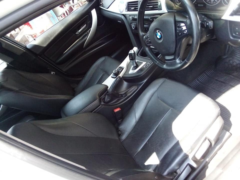 2013 BMW 320I AUTOMATIC  WHITE LEATHER INTERIOR   REVERSE SENSOR