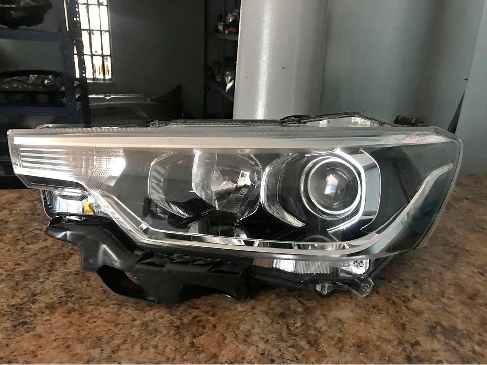 2020 Suzuki Ertiga left headlight - Private Seller 2020 Suzuki Ertiga left headlight - Private Seller