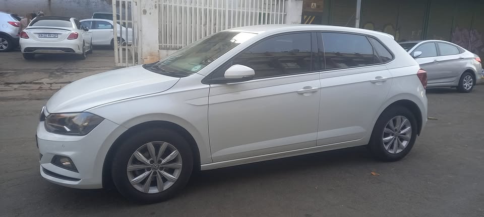 2018 VW POLO 8Tsi  1.0 ENGINE, AUTOMATIC TRANSMISSION, WHITE COLOUR, 59000KM USED