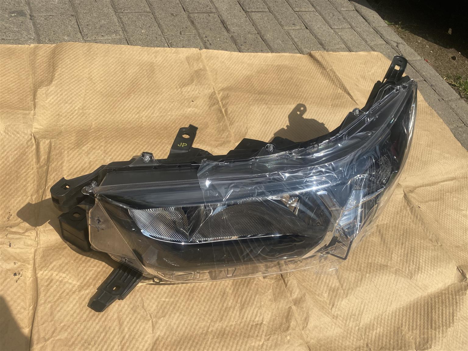 2019 TOYOTA HILUX GD-6 HEADLIGHT LEFT SIDE FOR SALE. BRAND NEW OEM