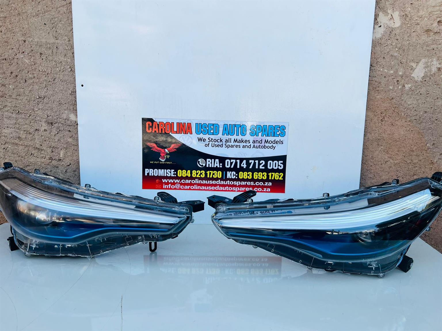 Toyota Corolla Cross left and right side hybrid LED headlights - Private Seller Toyota Corolla Cross left and right side hybrid LED headlights - Private Seller