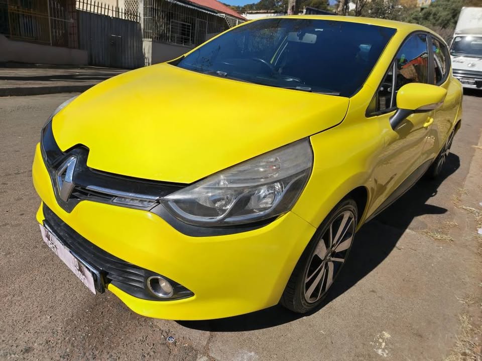 2015 Renault Clio 900T Yellow