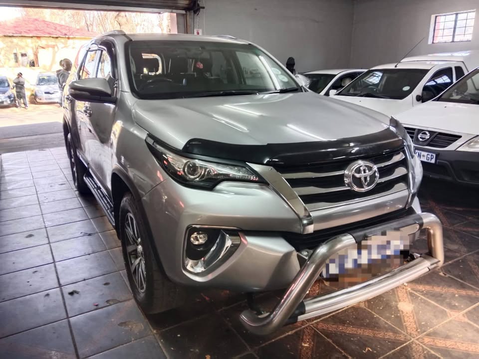 2020 Toyota Fortuner 2.8Gd6 4x2 7seater  Silver, Automatic, Diesel, Service book Reverse Camer