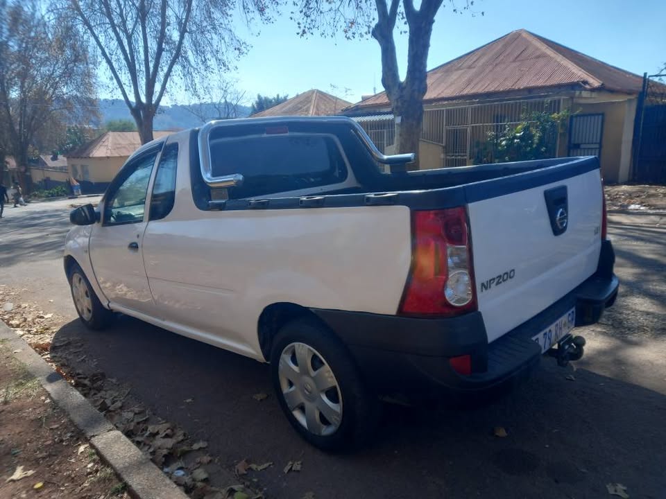 2016 Nissan Np200 1.6 Petrol, Manual, White, Aircon,