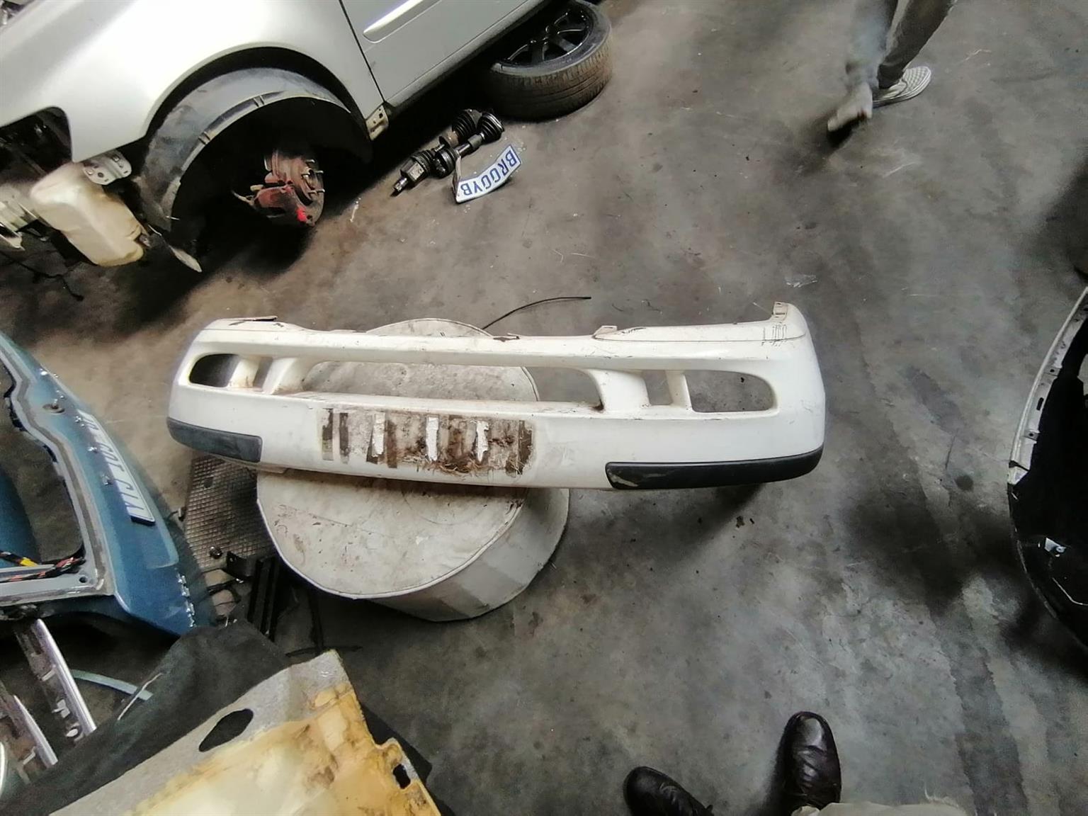 VOLVO S40 2001-2003 FRONT BUMPER FOR SALE (DELIVERY AVAILABLE COUNTRY WIDE) - Private Seller
