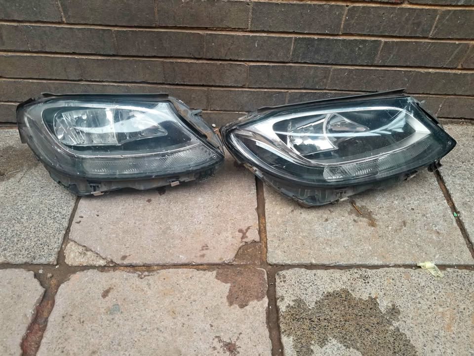 MERCEDES W205 NON XENON HEADLIGHT RIGHT SIDE - Private Seller MERCEDES W205 NON XENON HEADLIGHT RIGHT SIDE - Private Seller