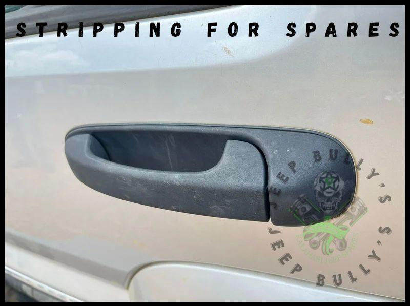 Jeep Cherokee Kj Diesel Facelift: Door Handles - Private Seller Jeep Cherokee Kj Diesel Facelift: Door Handles - Private Seller
