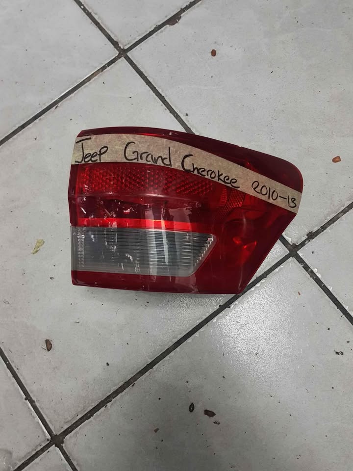 JEEP GRAND CHEROKEE  TAILLIGHT  2010 - Private Seller