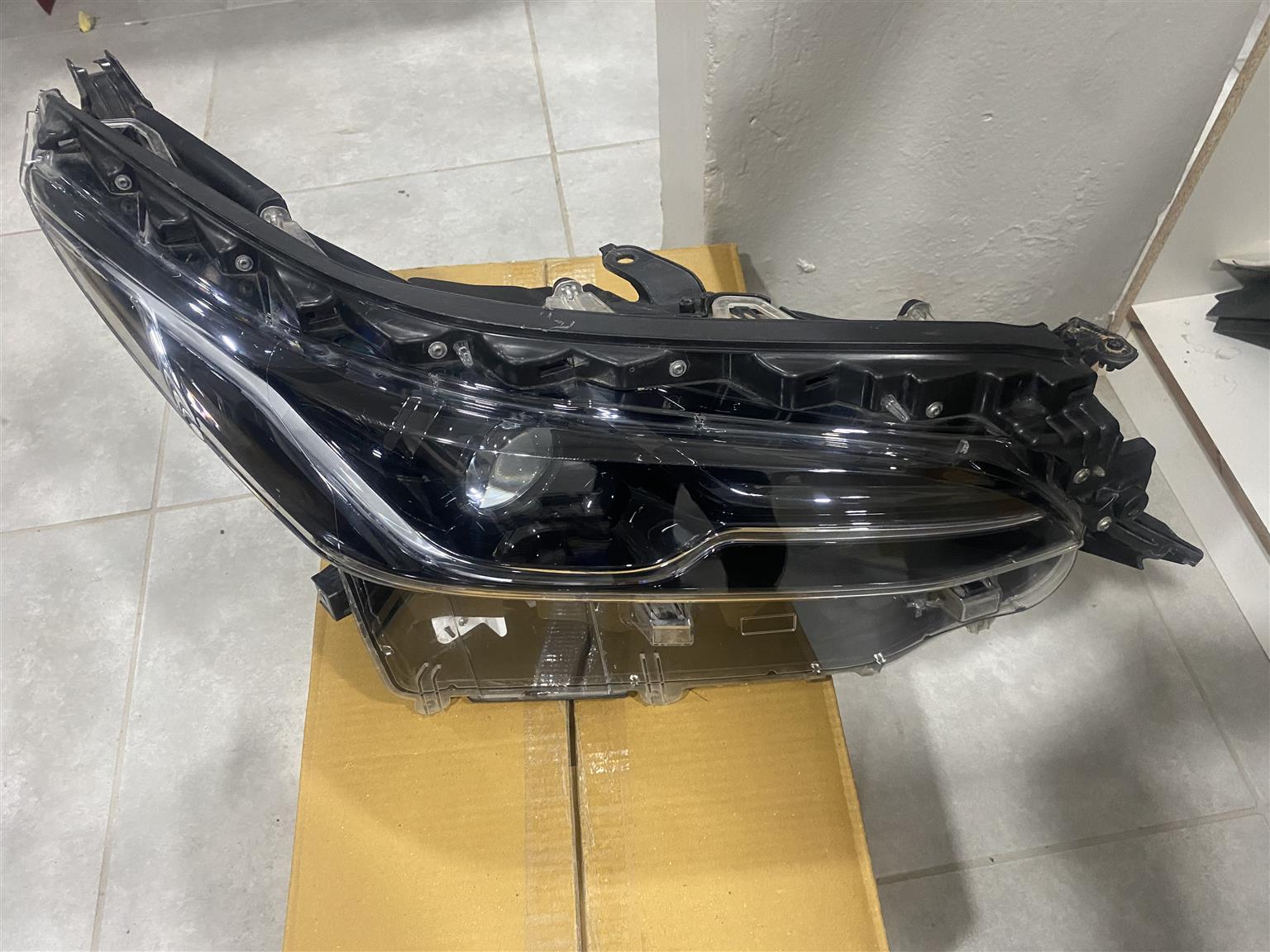 2023 TOYOTA FORTUNER BI-BEAM LED HEADLIGHT RIGHT SIDE FOR SALE - Private Seller 2023 TOYOTA FORTUNER BI-BEAM LED HEADLIGHT RIGHT SIDE FOR SALE - Private Seller