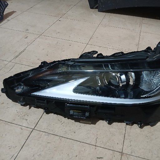 Lexus es300h headlight - Private Seller