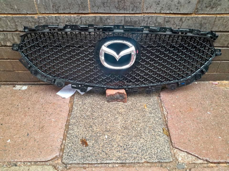 MAZDA CX5 FRONT GRILLE 2018 TO 2021 MODEL - Private Seller MAZDA CX5 FRONT GRILLE 2018 TO 2021 MODEL - Private Seller