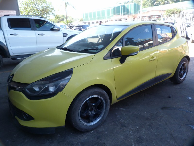 Renault Clio IV 900T Petrol Dynamique Manual H4B4 Yellow - 2015 SPARESBOYZ STRI - Private Seller