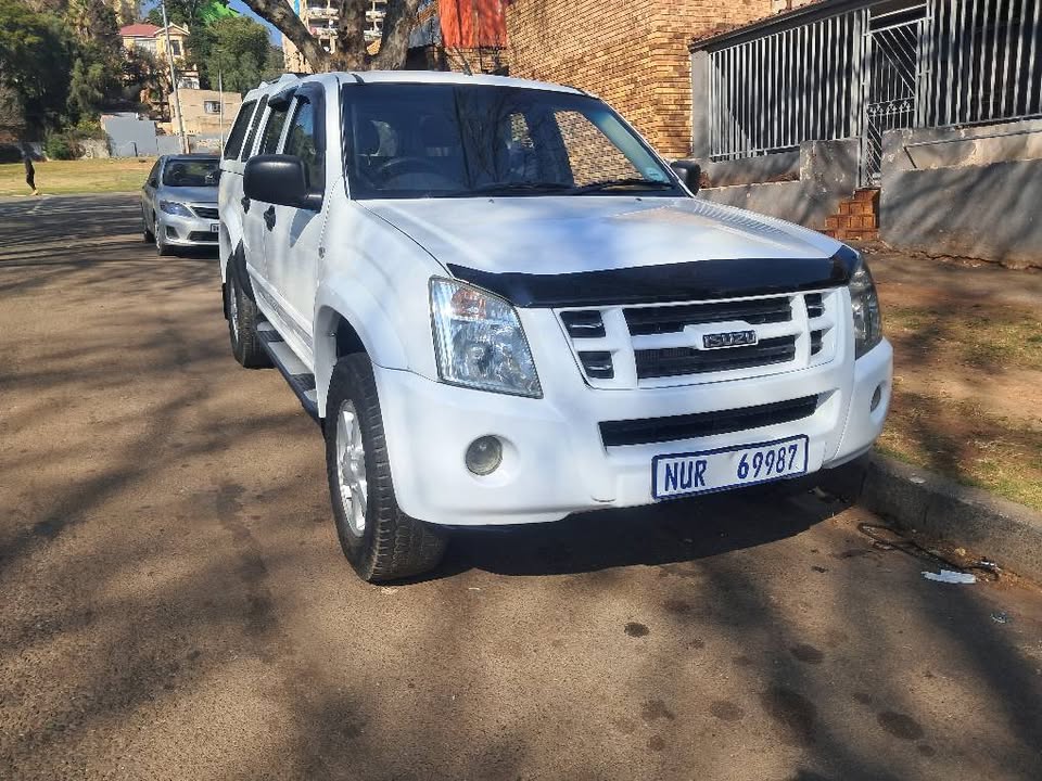 Isuzu Kb250 DTEQ Canopy 2012