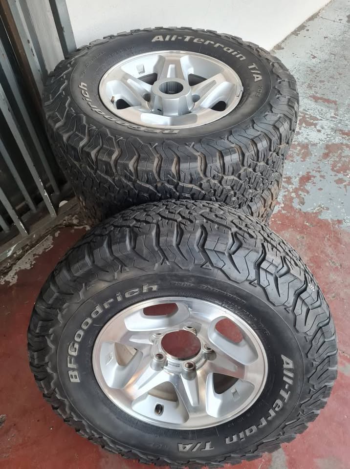 Toyota Landcruser original alloy mags size 16+ tyres - Private Seller Toyota Landcruser original alloy mags size 16+ tyres - Private Seller