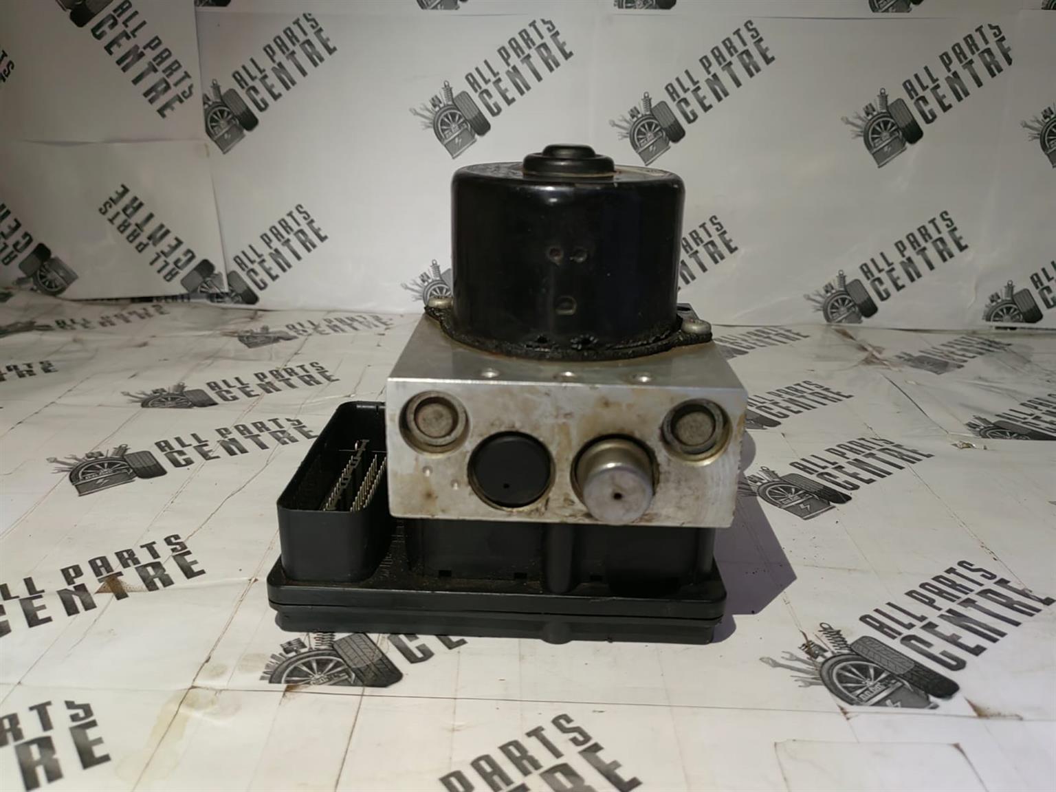 Nissan Navara D40 ABS pump for sale – Used