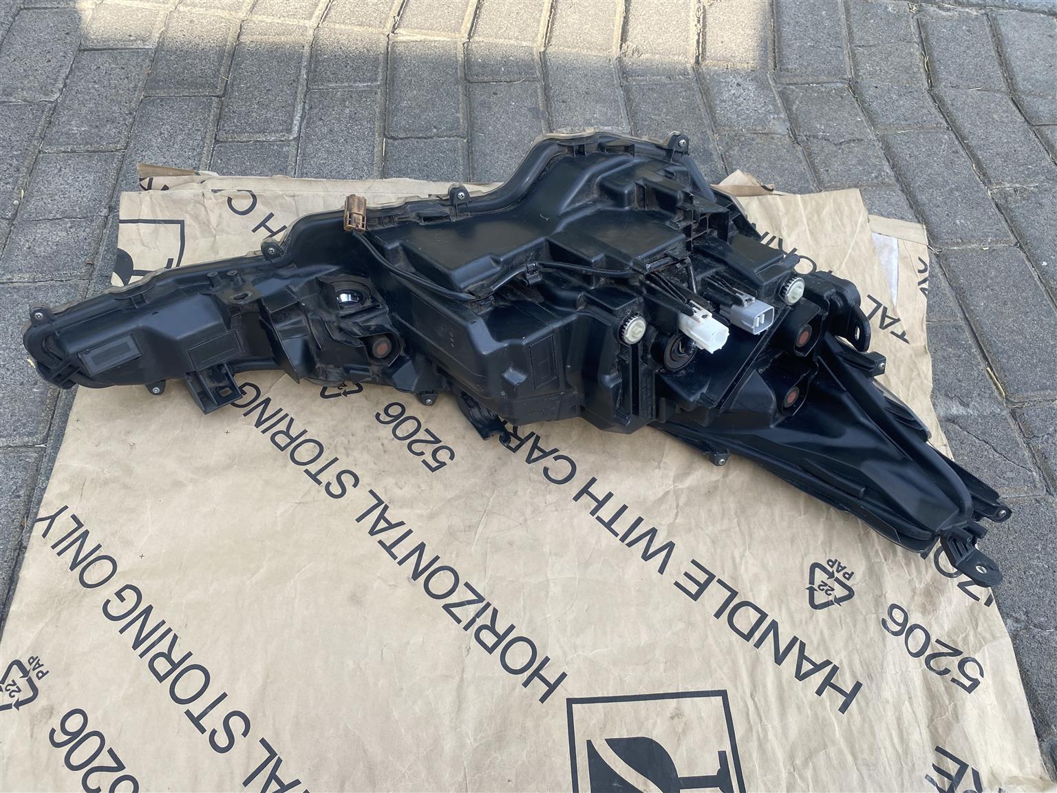 2022 TOYOTA COROLLA LED HEADLIGHT LEFT SIDE FOR SALE. IN PRISTINE CONDITION