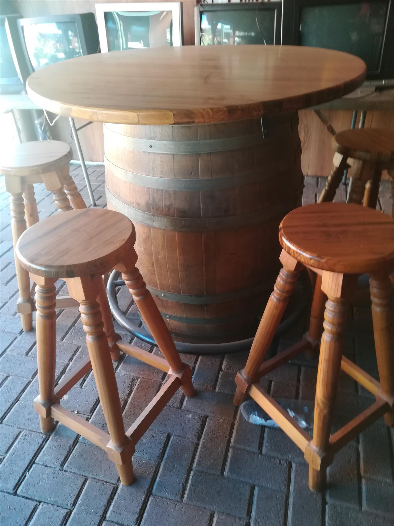 5 Chair Blackwood Barrel Table