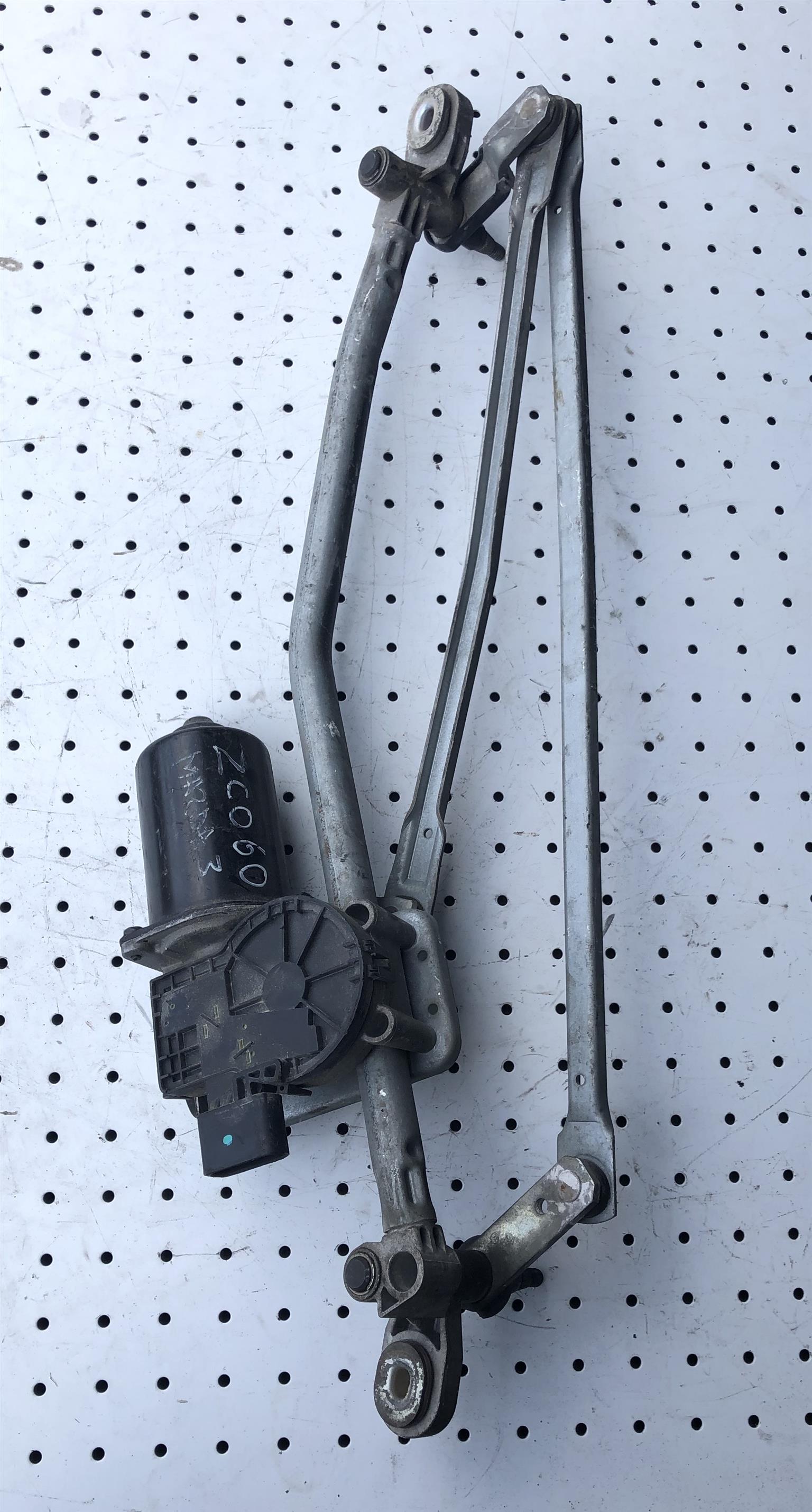 MAZDA 3 WIPER MECHANISM (ZC060) - Private Seller MAZDA 3 WIPER MECHANISM (ZC060) - Private Seller