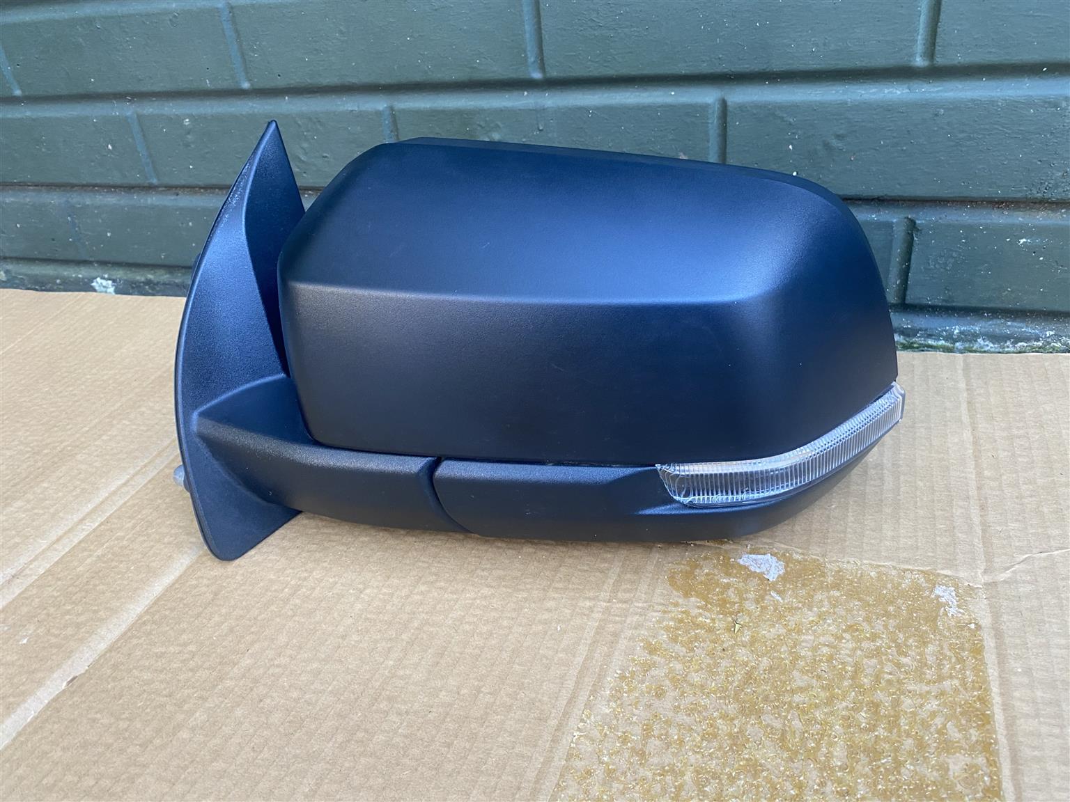 2025 FORD RANGER T9 ELECTRONIC DOOR MIRROR/BLIND SPOT LEFT SIDE FOR SALE. - Private Seller