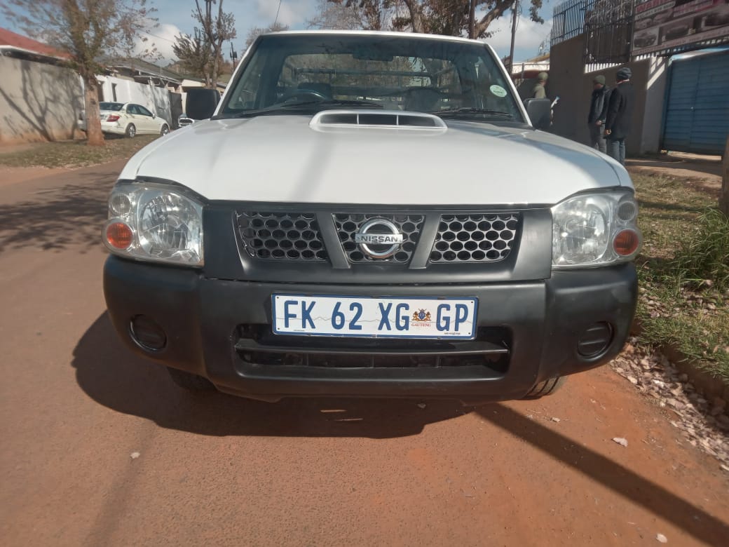Used 2017 Nissan NP300 Hardbody 2.5TDi (aircon) - Private Seller Used 2017 Nissan NP300 Hardbody 2.5TDi (aircon) - Private Seller