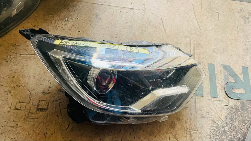 Renault Triber headlight