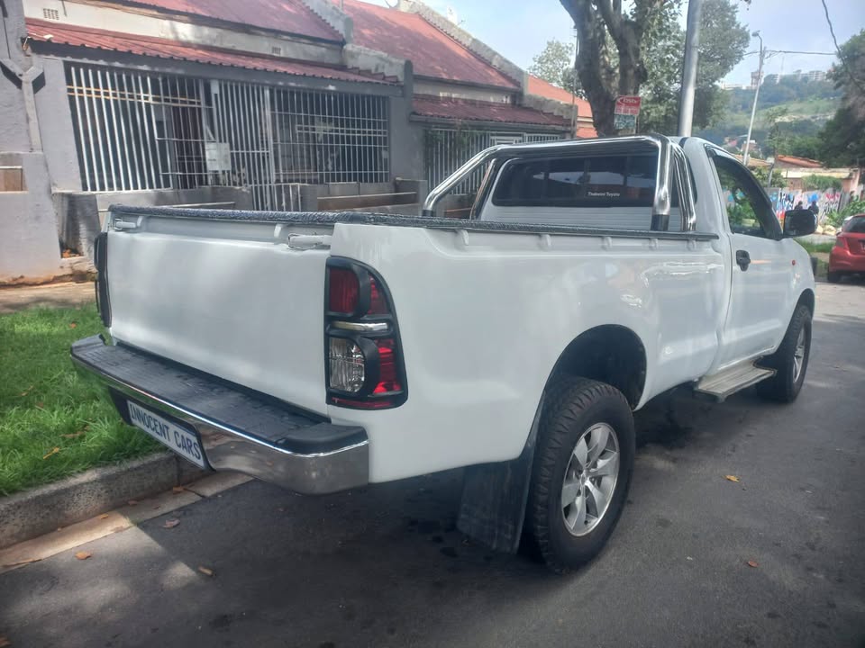 2016 Toyota Hillux Single Cab 2.5 D4D Diesel, Manual, white color, Mileage 98000kms,