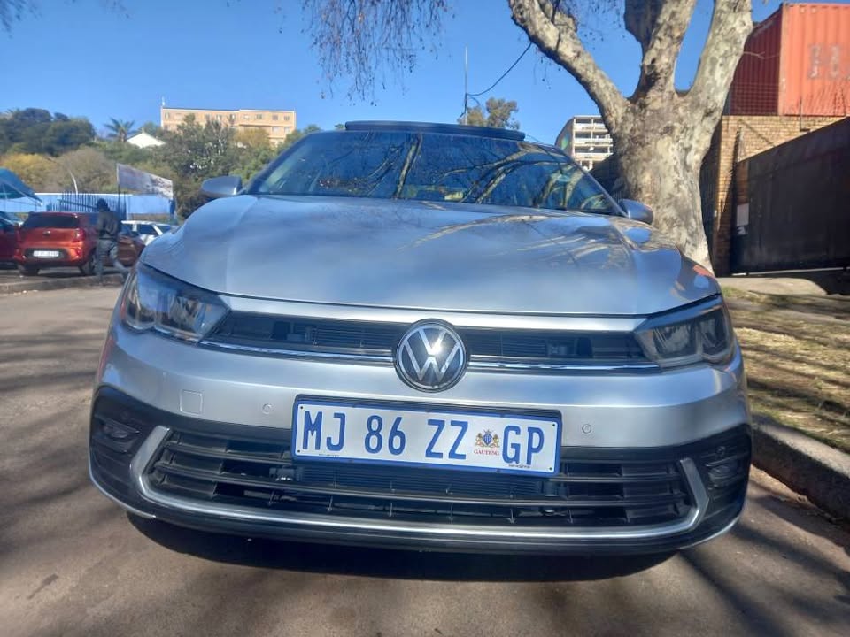 2023 VW Polo 9 Tsi 1.0 Petrol,  Automatic, Silver, 29000kms, R268,000 Service book. Reverse Camera