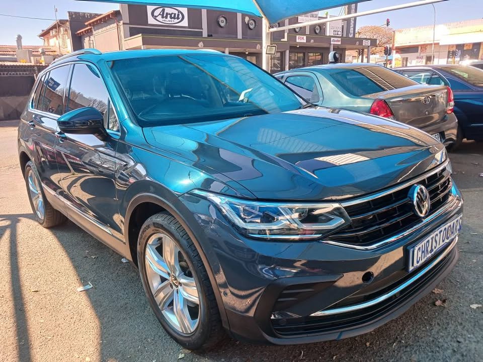 2023 model VW Tiguan TSI hatchback automatic transmission petrol 1.4 engine capacity mileage 73000km